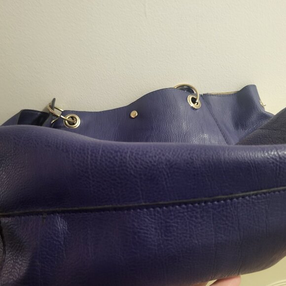 Large Deep NavySophisticated and Spacious!  Pebbled Tote - Gold Hardware - Picture 6 of 13